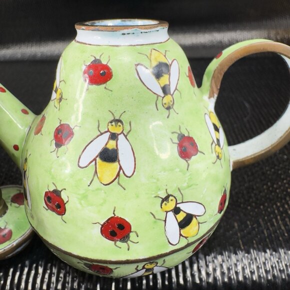 1999 KELVIN CHEN Enamel Lidded Tea Pot Mini Teapot Bee Ladybug Small Jug Pitcher - Picture 7 of 10